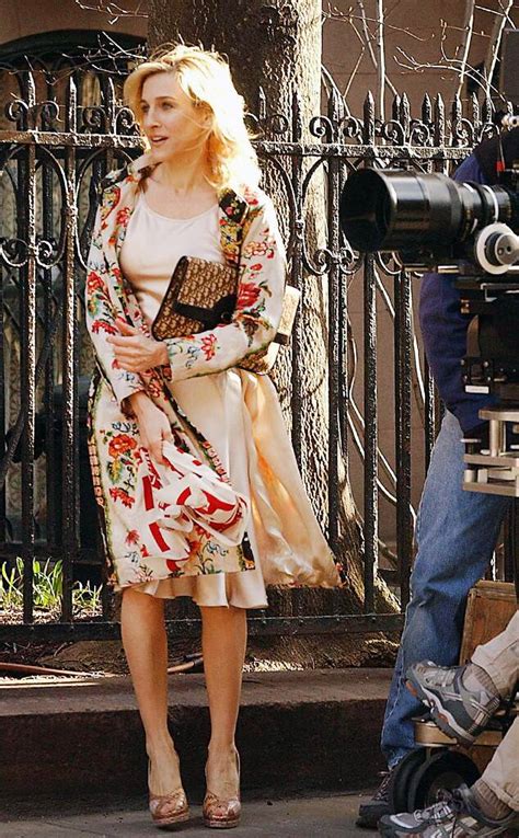 Carrie Bradshaw S Best Looks Of All Time On Sex And The City E Online