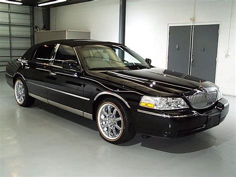 lincoln town car overview cargurus