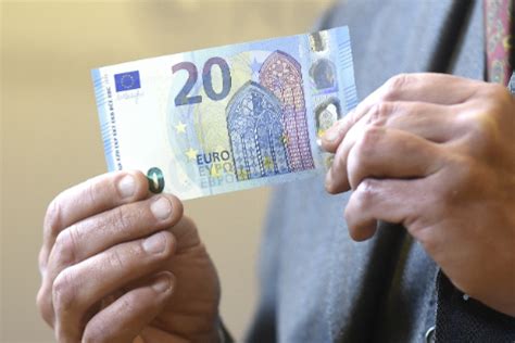 neue  euro banknoten im umlauf wienorfat
