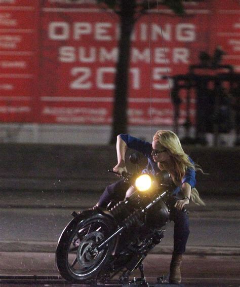 Harley Quinn Stars In New Suicide Squad Set Photos