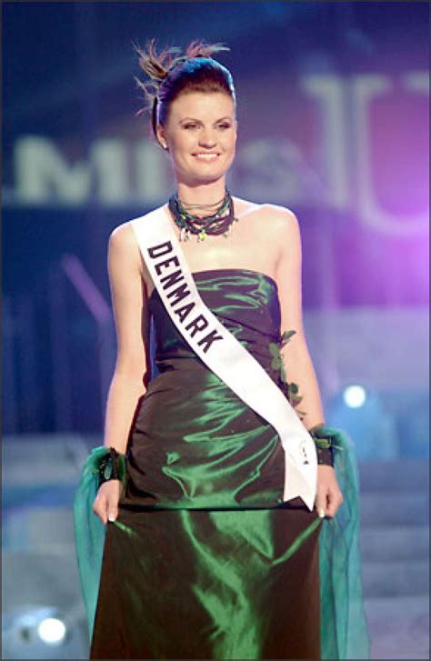 miss universe 2004 presentation show gowns 2