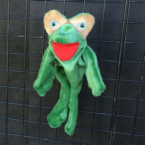 frog puppet eventeny
