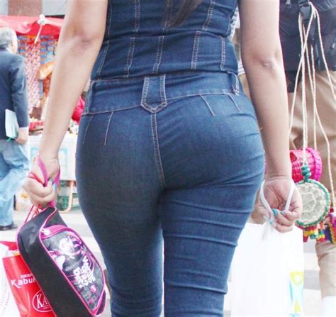latina walking with tight jeans showing pawg