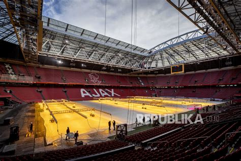 johan cruyff arena stadion multifungsi pertama  dunia republika