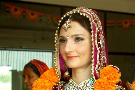 russian girl proved love has no boundary came all the way to rajasthan to marry her love rvcj