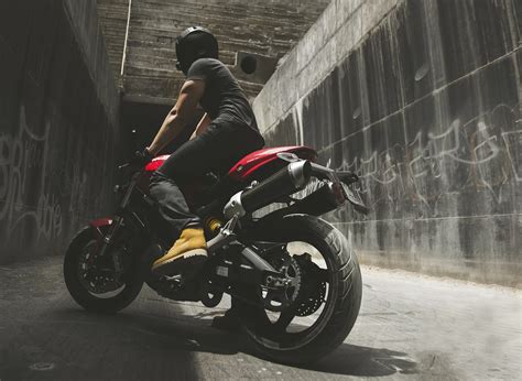 5 Tips Memilih Sepatu Boots yang Aman Saat Berkendara ala
