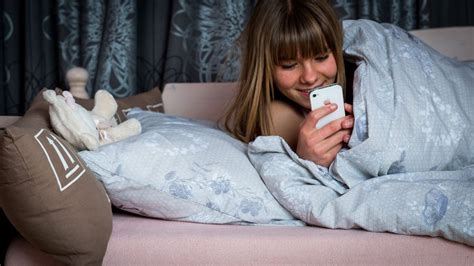 ziekenhuis overspoeld door jongeren met slaapklachten smartphone boosdoener rtl nieuws