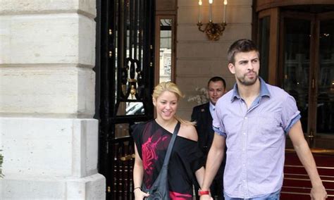 all hollywood celebrities shakira with her husband gerard pique fresh images photos 2013