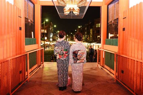Kimono Girls At Yasaka Shrine Gate Kyoto Editorial Image Image Of