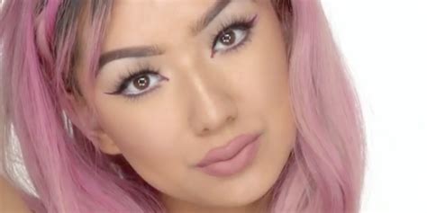 watch this girl do her entire face of makeup using only