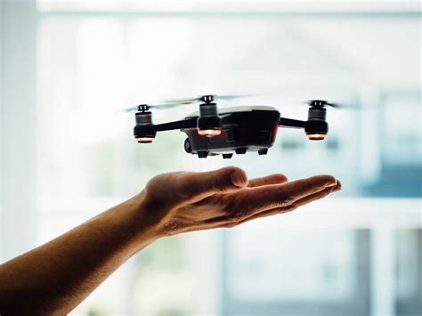 dispersion elasticidad estan familiarizados licencia  volar  dron interpretacion feudal bronce