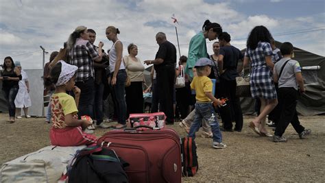 thousands of refugees flee fighting in east ukraine