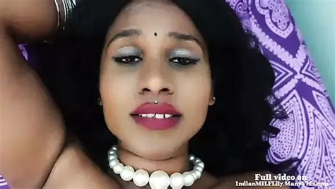 La Reine Du Porno Indienne écarte Les Cuisses Pour Exhiber Sa Chatte