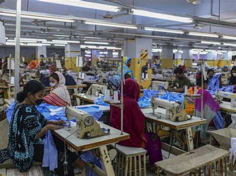 bangladeshs struggling garment workers hunger   bigger worry