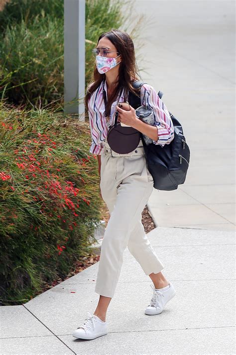 Jessica Alba Shows Us What Ceo Style Looks Like On The West Coast