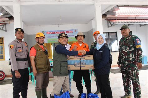 peduli banjir diskominfo subang salurkan bantuan bagi warga terdampak