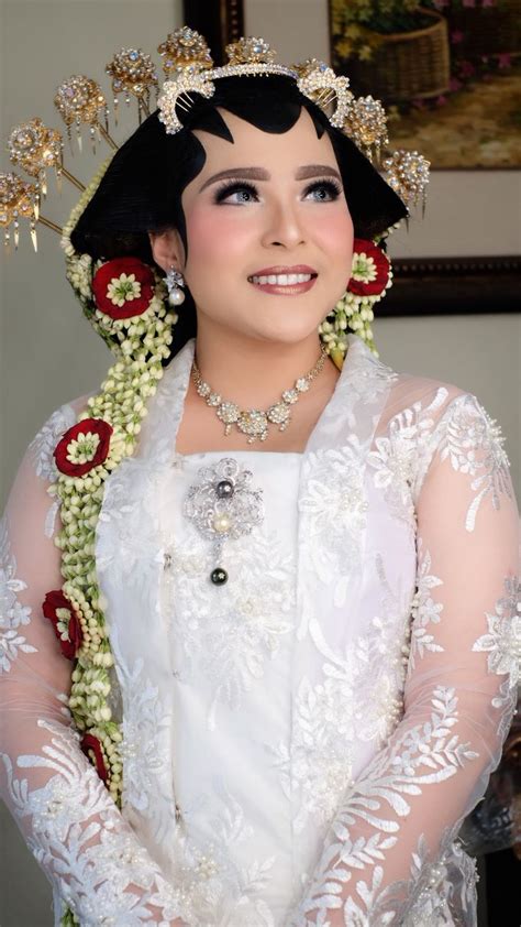 Traditional Adat Paes Solo Putri Beautified By Santishiva Bridestory