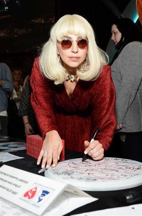 pin for later 33 stars you didn t know are left handed lady gaga