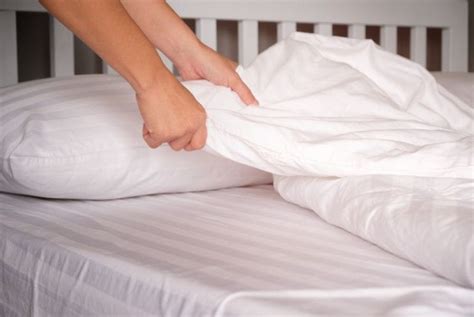 easy ways  clean bed sheets  washing  wigglywisdomcom