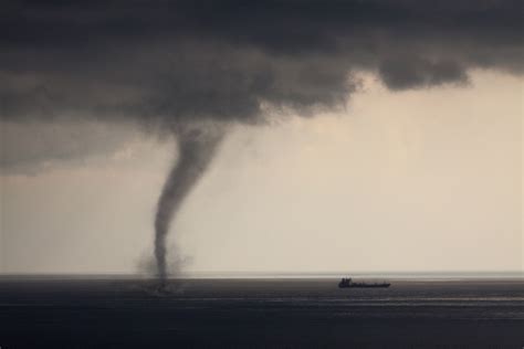 Can A Waterspout Turn Into A Tornado Howstuffworks