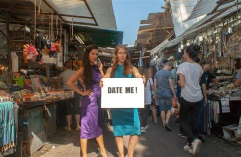Date Me In Tlv Actresses Advertise The Show