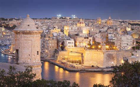 valletta waterfront  reasons  visit malta travel