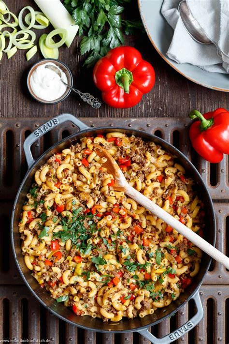 schnelle hackpfanne mit hoernchennudeln gemuese