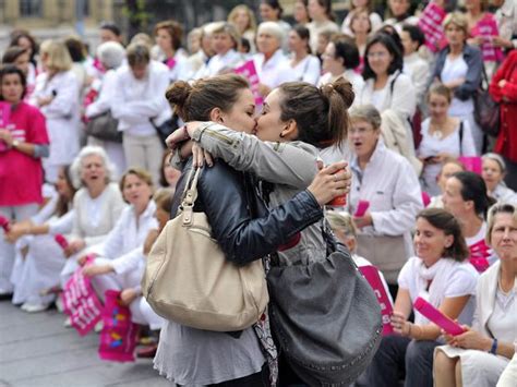 Lesbian Couple Kisses In Front Of A Anti Gay Protest In France The