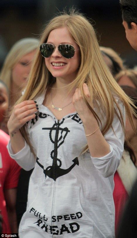 Avril Lavigne Wears Obscene F Necklace For Television Interview