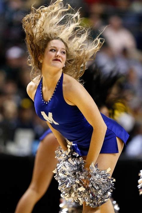 Sexy Cheerleaders Sexier Moves