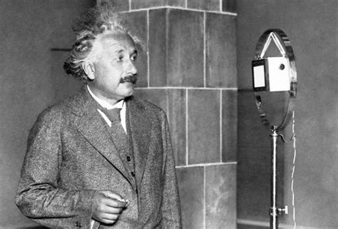 Albert Einstein Biography Facts Birthday Life Story Einstein