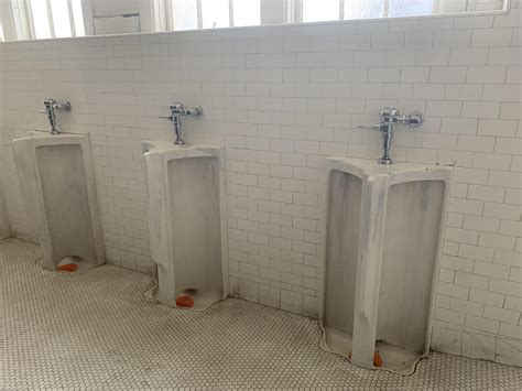 Never Seen Urinals Like This I’m Uncomfortable Now Pics