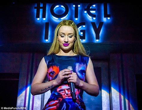 iggy azalea on gay rumours as she performs raunchy gig in detroit daily mail online