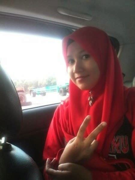 Tirunow Exposed Malaysian Hijab Girl Sizzling Hot Selfie