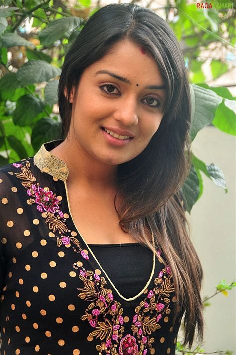 pics web actress nikitha