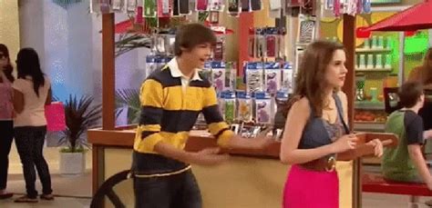 Noah And Laura In Austin And Ally Noah Centineo And Laura