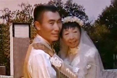 Chinese Couple With 32 Year Age Gap Celebrate 18th Wedding
