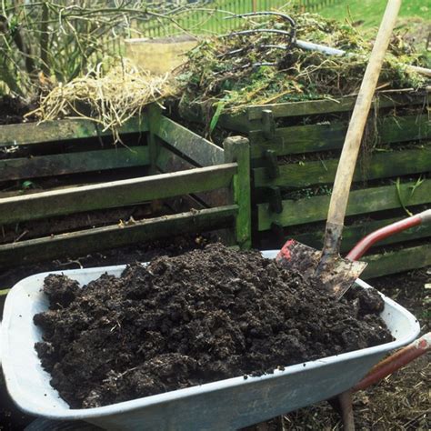 kompost kontrollieren und feucht halten manufactum gartenjahr