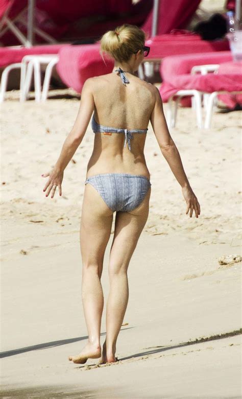 Gwyneth Paltrow Exposing Sexy Body And Hot Ass In Bikini On Beach Porn