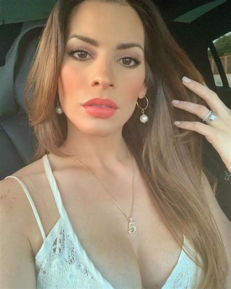list   hottest puerto rican women  follow  instagram