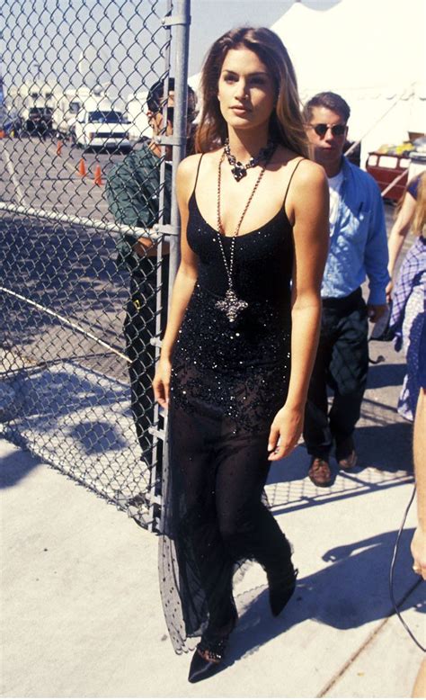 Cindy Crawford Style Her Best 90s Looks Who What Wear Uk
