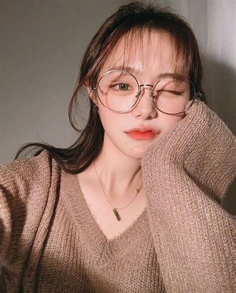Pin By Neiiki69 On 얼짱 Ulzzang Cute Girl With Glasses Ulzzang