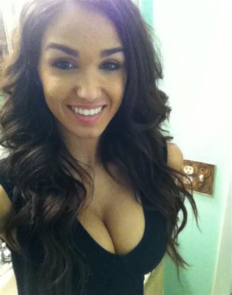 10 Best Facebook Clevage Images On Pinterest Girls Babe