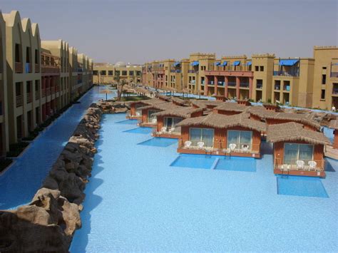 bild pool bungalows zu hotel titanic beach spa aqua park  hurghada