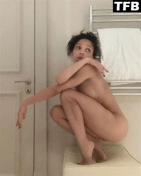 fka twigs poses naked 4 photos thefappening