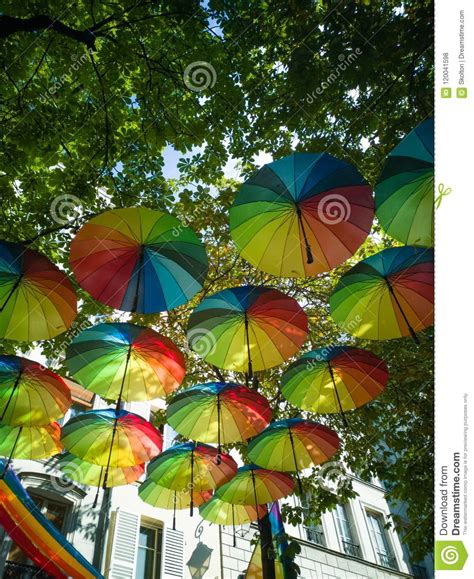 to prepare the gay pride in paris dozens of umbrellas in