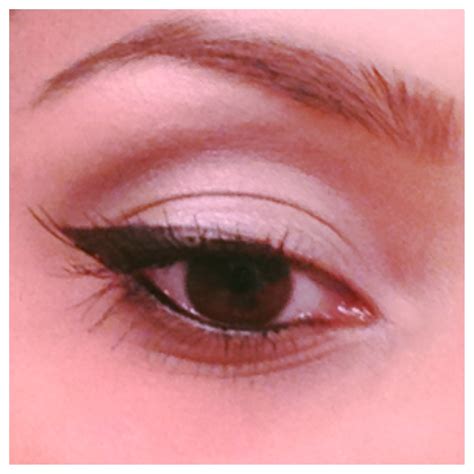 steps  create  perfect cat eyeliner huffpost