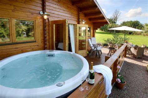 hop pickers 2 bedroom luxury log cabin with private hot tub