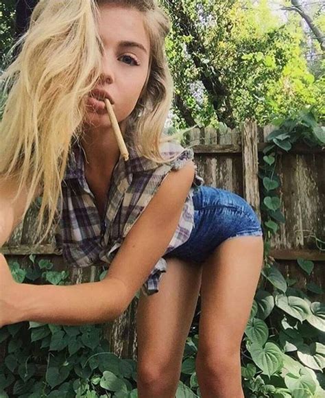 sexy smokey mouth sesh with cannabis girls steemit smoke out special — steemkr