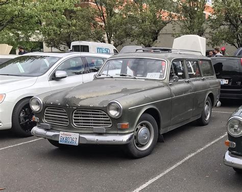 yesterday     volvo  car show  learned   volvos  totally rad volvo